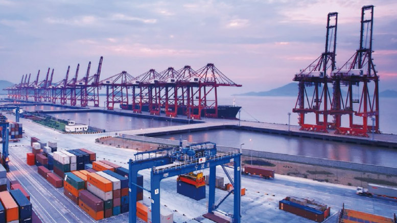 公司毗鄰長江，距長江重件碼頭3.5km，起吊能力1000t，適用于大型設(shè)備的制造和運輸