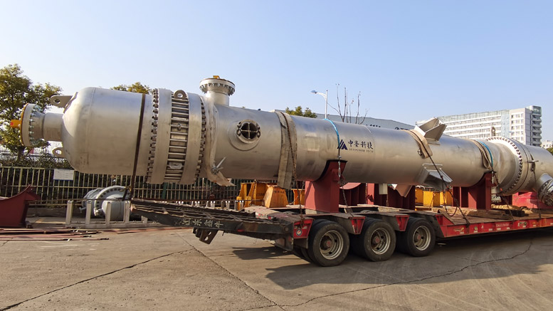 新特能源浮頭式換熱器